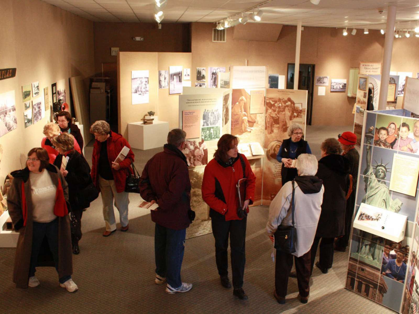 Monmouth, Illinois 2009 Birdseye view with people