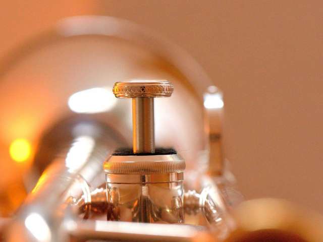 A view of the brassy valves on a trumpet.