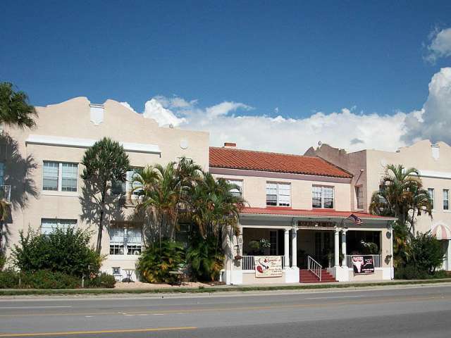 Photo of Spanish-style buildings in Indiantown, Florida, by SebasTorrente (Own work) [CC BY-SA 3.0 (creativecommons.org/licenses/by-sa/3.0) or GFDL (www.gnu.org/copyleft/fdl.html)], via Wikimedia Commons