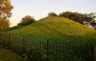 Burial Mounds Near St. Paul, Minnesota. McGhiever, IndianMoundsPark01, CC BY-SA 3.0